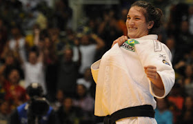 Mayra Aguiar é ouro e Rafael Silva prata no Grand Slam de Paris