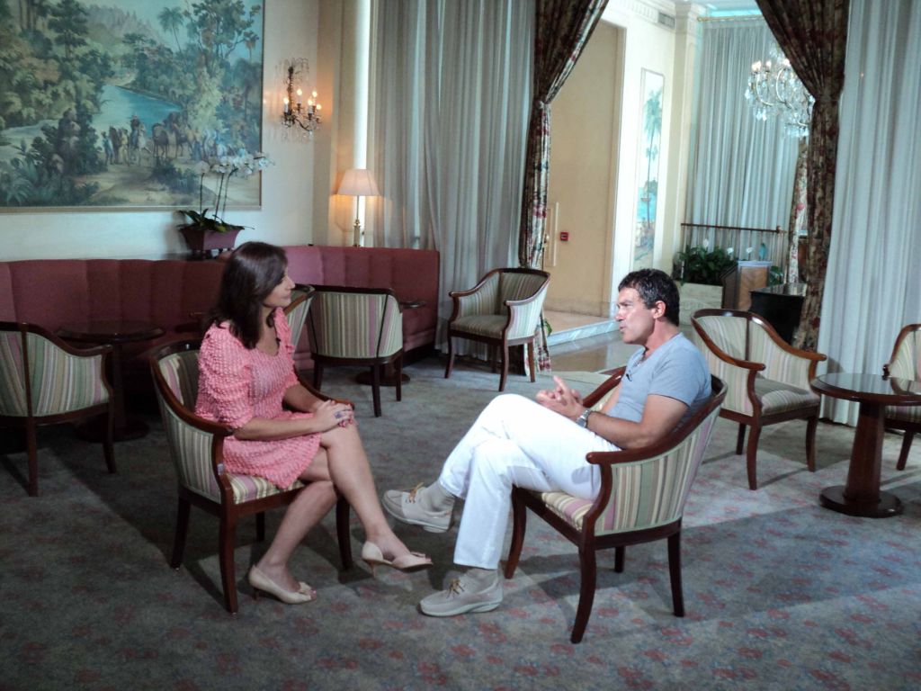 http://2.bp.blogspot.com/-a5IrUP23rOg/Tel8hNQYOBI/AAAAAAAAA2Q/EBpq5dxE9yM/s1600/Monica+Sanches+e+Antonio+Banderas.jpg