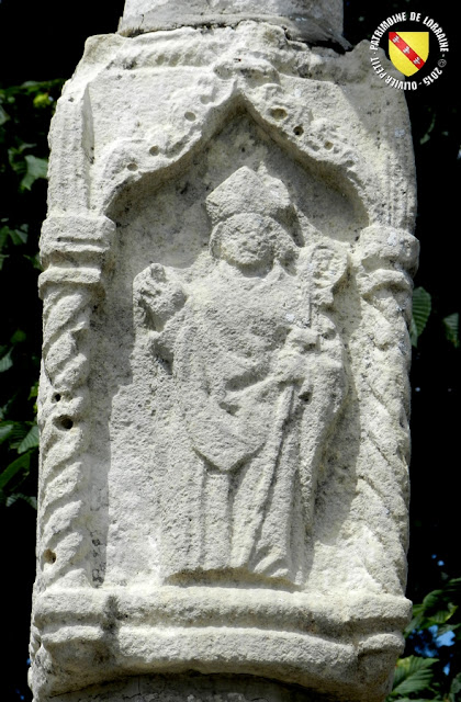 CHATENOIS (88) - Croix-calvaire du vieux cimetière (XVe siècle)