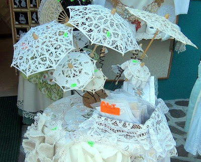Certamente she will have white lace umbrellas from Burano no Certamente she will have white lace umbrellas from Burano no