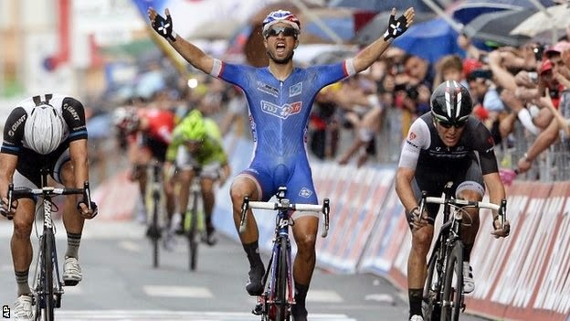 Nacer Bouhanni gana la cuarta etapa del Giro Nacer Bouhanni gana la cuarta etapa del Giro