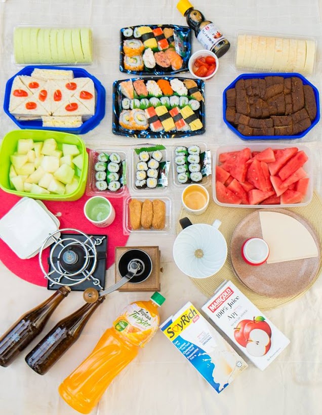 Picnic at Lake Gardens, Kuala Lumpur Picnic at Lake Gardens, Kuala Lumpur