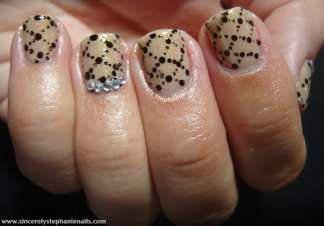 dot nail art