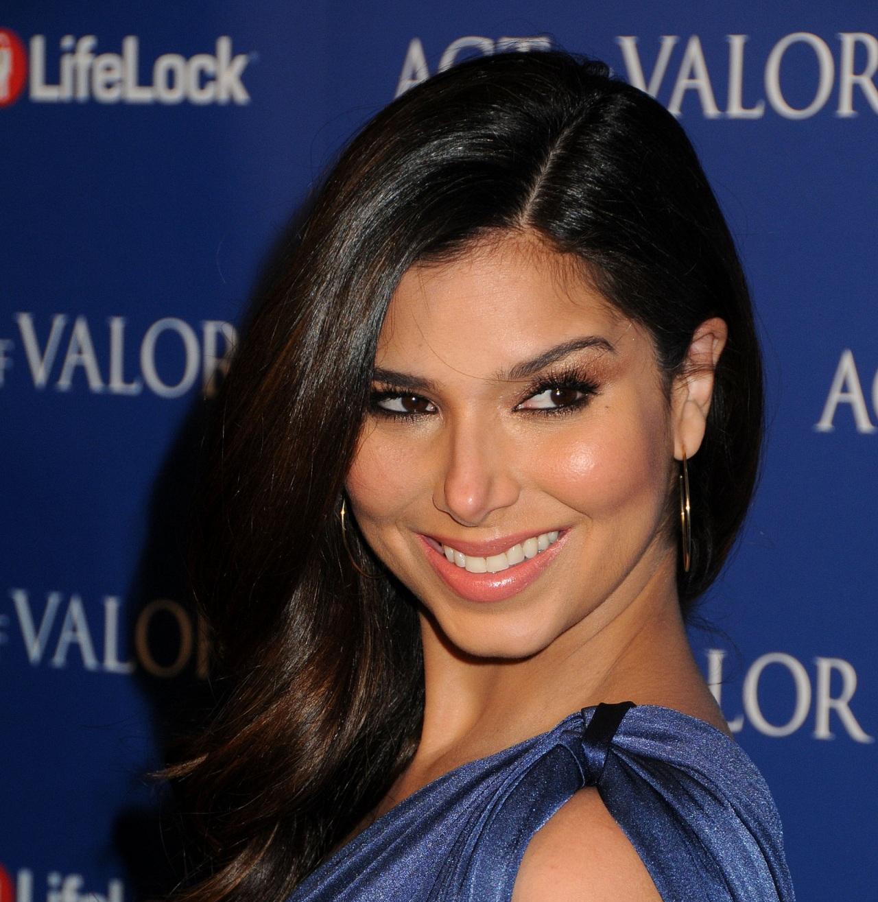 Celebrities in Hot Bikini Puerto Rican Actress Roselyn Sanchez