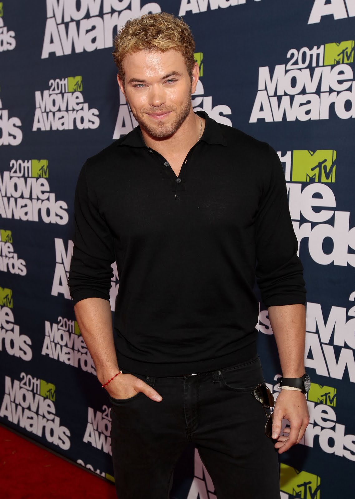 http://2.bp.blogspot.com/-aButm8xLmfI/Tex-LHofSLI/AAAAAAAAALU/0yr1PrDe3K8/s1600/Kellan+Lutz.jpg