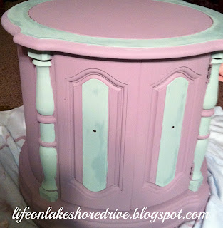 alt="Annie Sloan chalk paint table makeover in emile and duck egg blug with gold gilding wax"