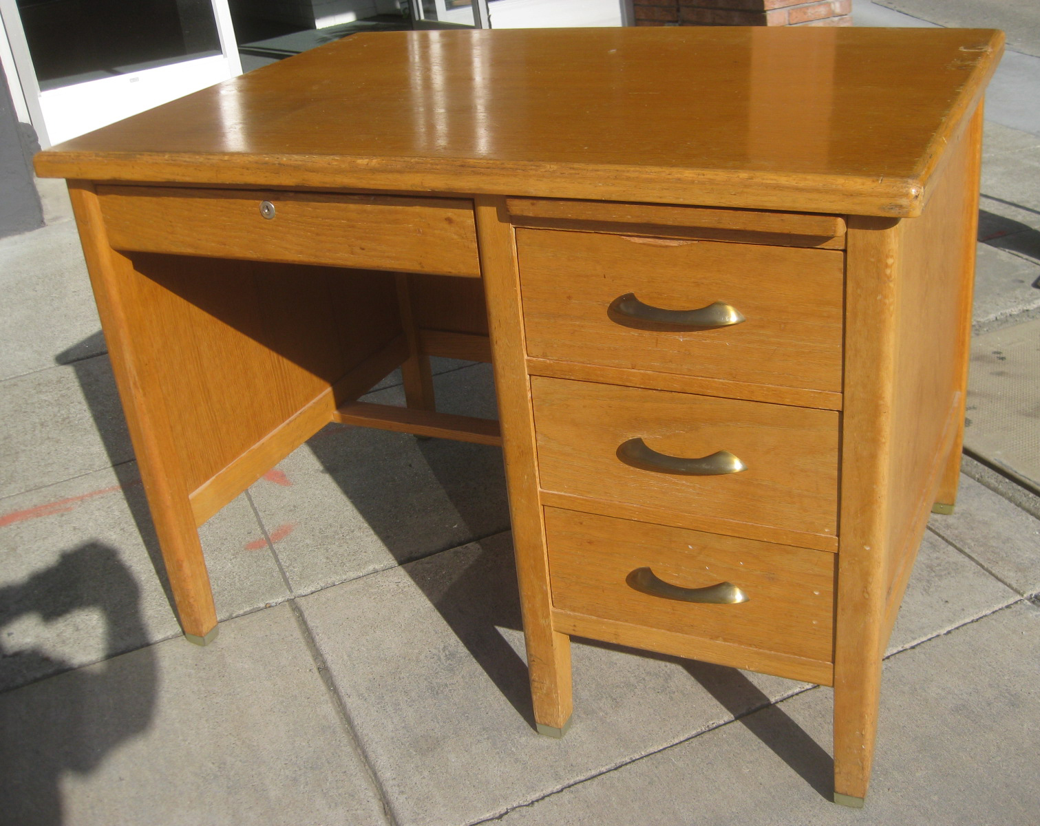UHURU FURNITURE & COLLECTIBLES SOLD Small Oak Teacher's Desk 100