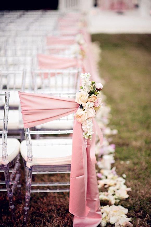 Sillas con bouquet y rosa pálido..