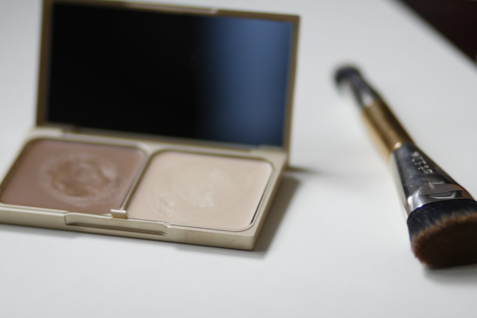 fun size beauty Stila Shape & Shade Custom Contour Duo in Light and