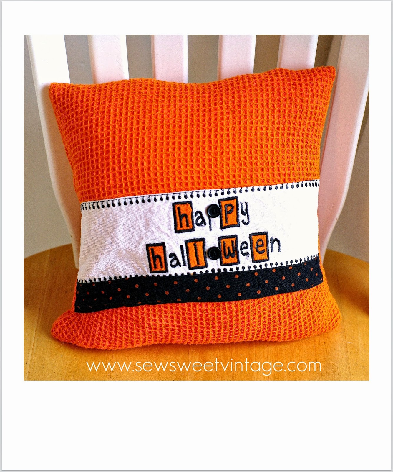 Sew Sweet Vintage DIY dish towel pillow cover