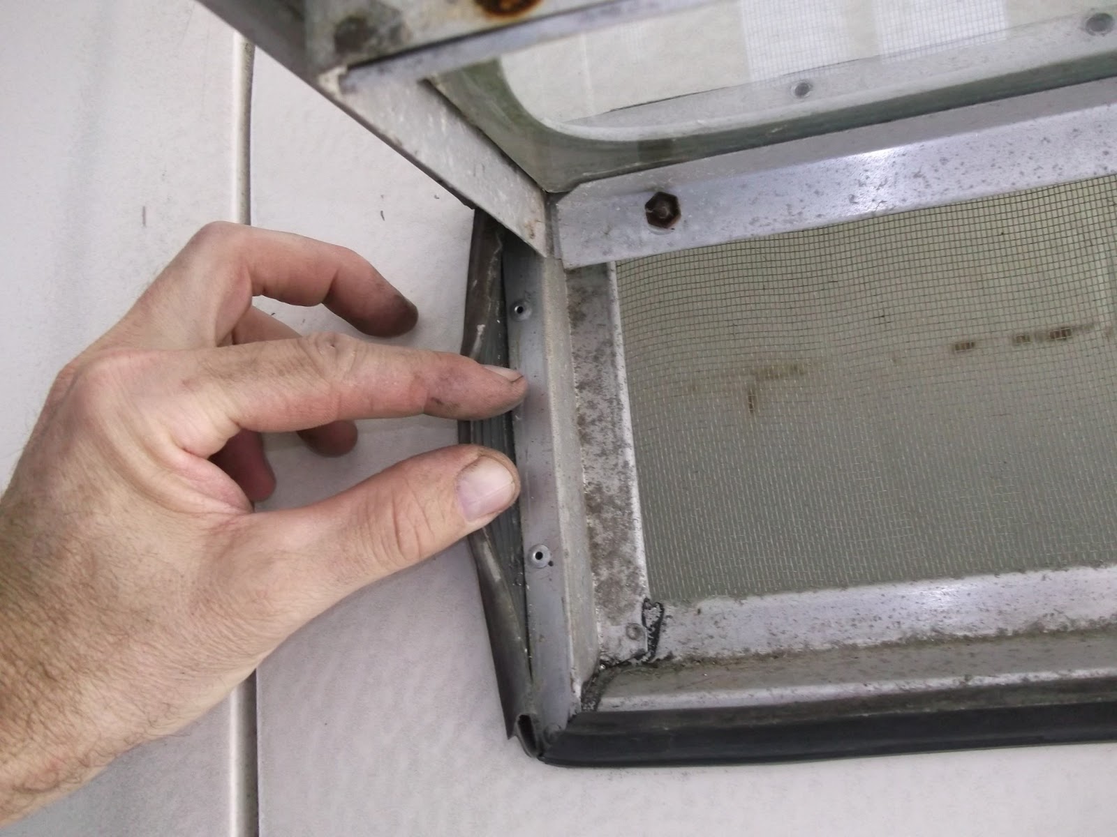 How To Remove Aluminum Frame Windows