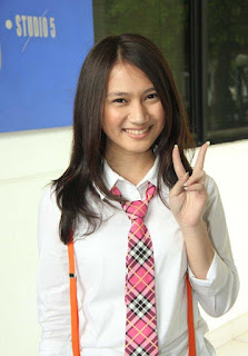 menemukan foto melody jkt48 bugil?