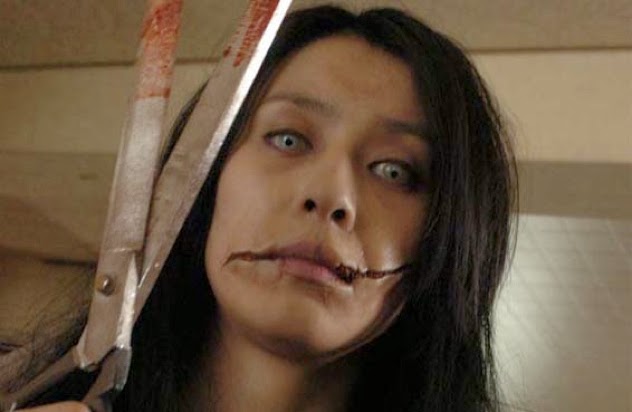 Ada sebuah legenda di Jepang dan China tentang seorang gadis bernama Kuchisake-Onna, yang juga dikenal sebagai wanita mulut robek 