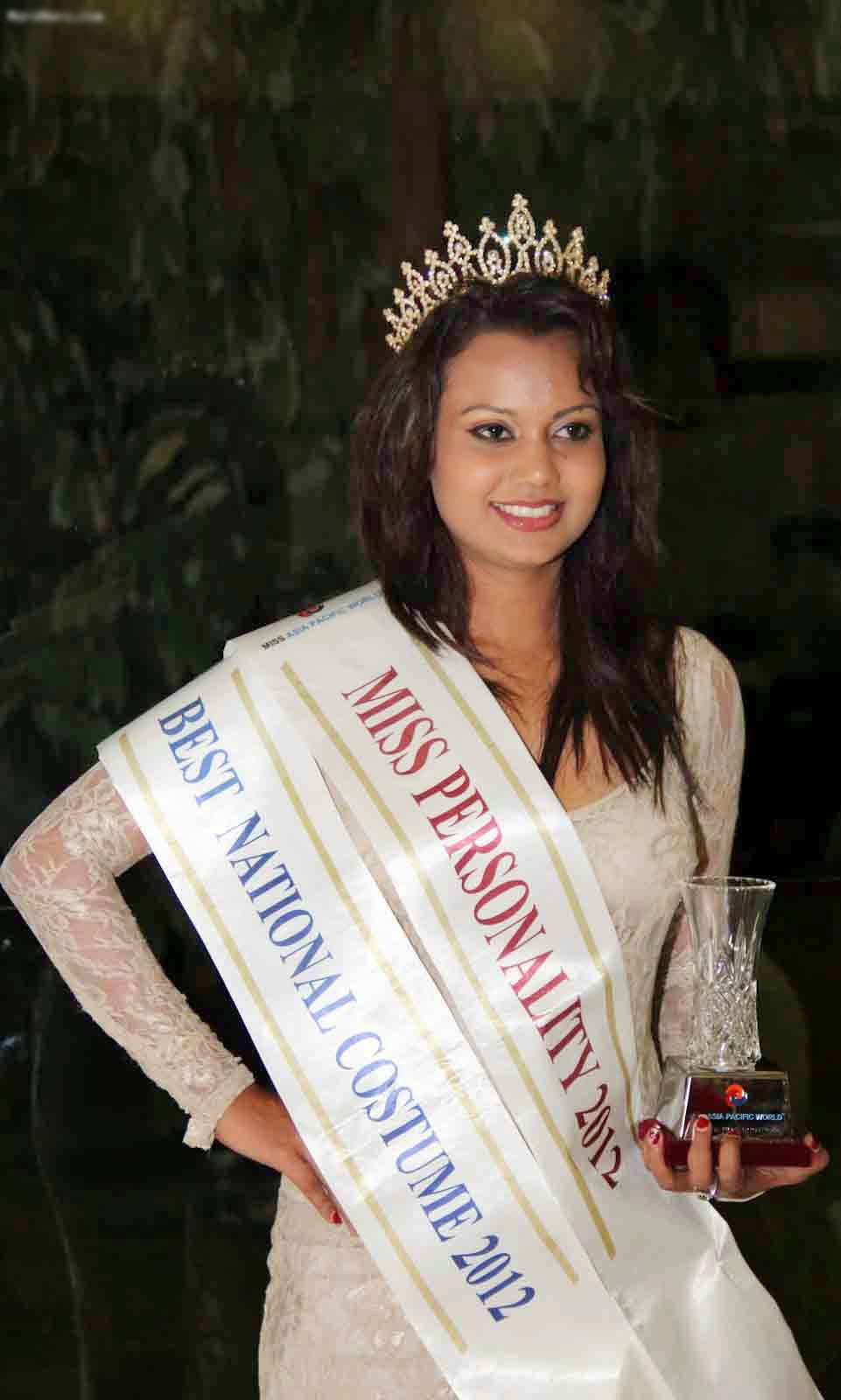 Gayesha Perera Sexy Photos