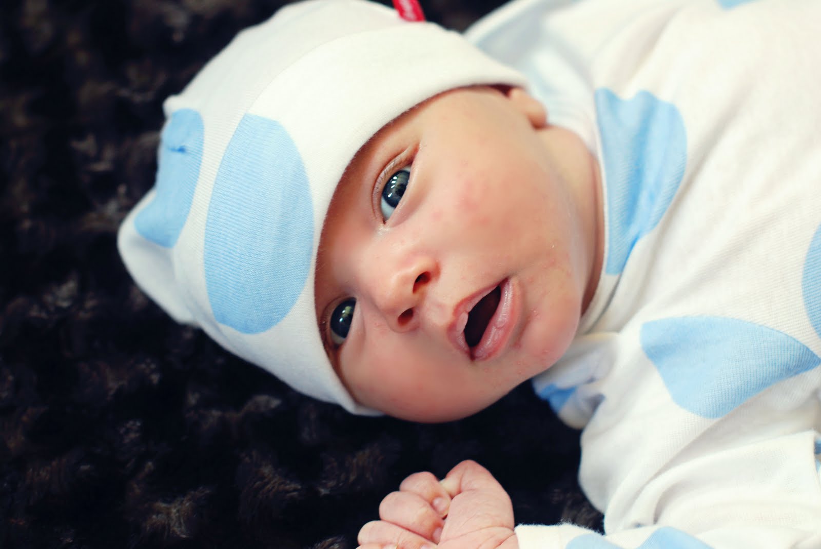 earl family blog my baby at one month old