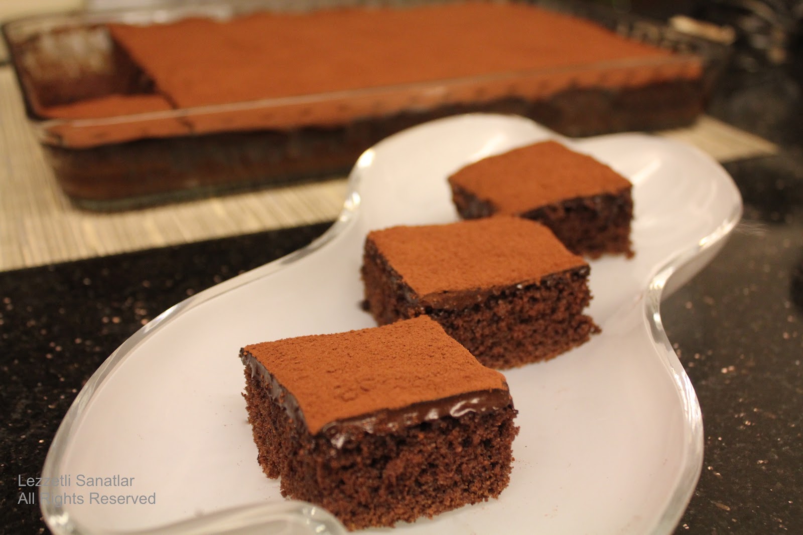 Lezzetli Sanatlar ÇİKOLATA SOSLU KAKAOLU KEK