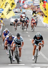 En el Sprint final, Nuyens fue el más fuerte.