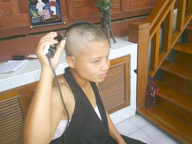 Bald Short Hair Girls Self Cutting