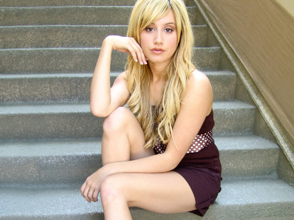 http://2.bp.blogspot.com/-aN5rguFEFTg/TlXkdwmvoiI/AAAAAAAAL0k/T8c8CaEwpiY/s1600/ashley-tisdale_08.jpg
