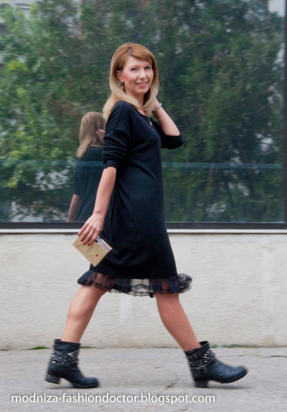 Black outfit with a funny clutch Fashion Doctor