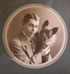 En internet circula una fotografía que dice ser de Robert con Gamin de Pycombe, sin embargo es posible que se trate de Robert con uno de sus ejemplares de bulldog, una raza que tendría toda su vida.