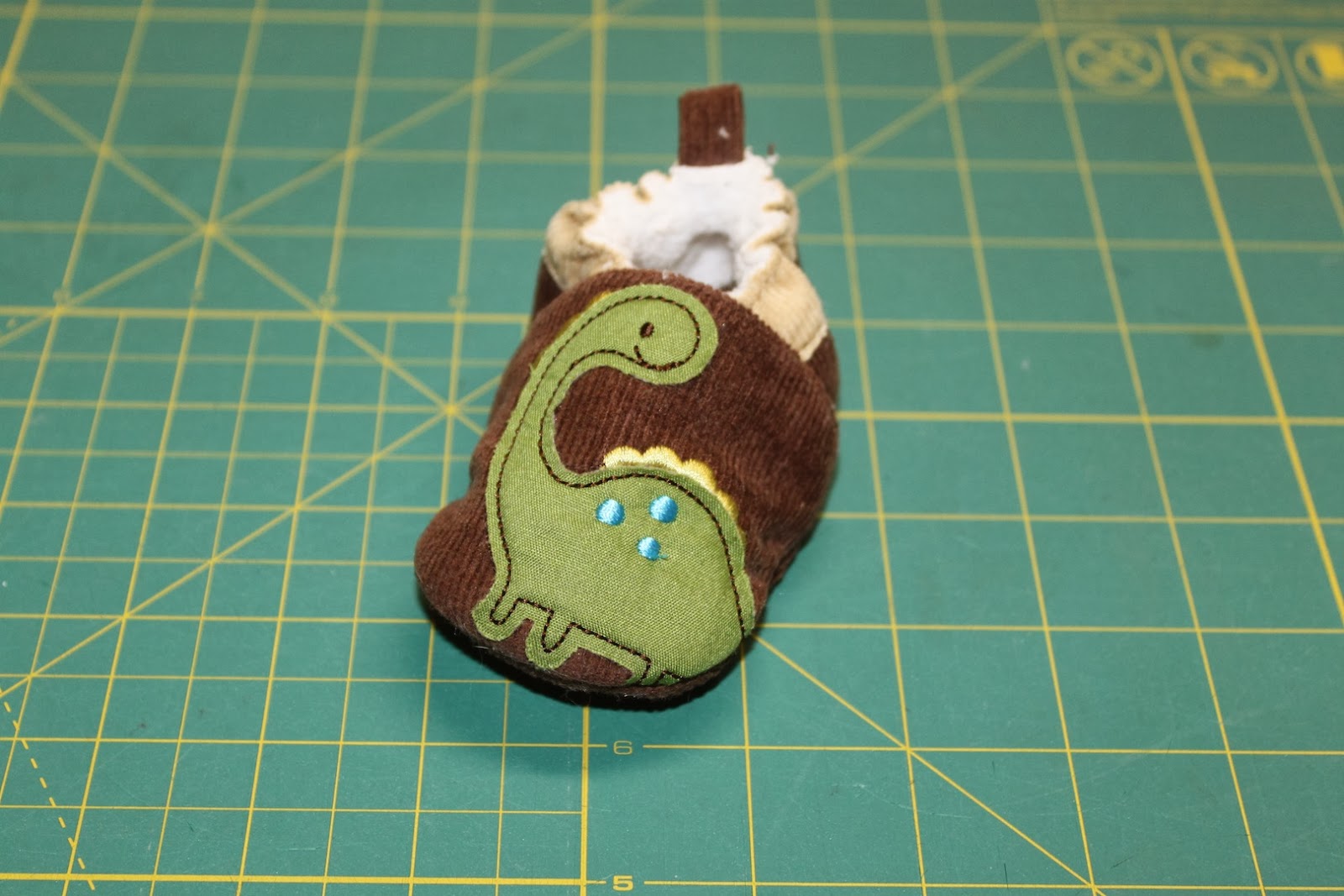 thatssewnina Cloth Baby Shoe Tutorial