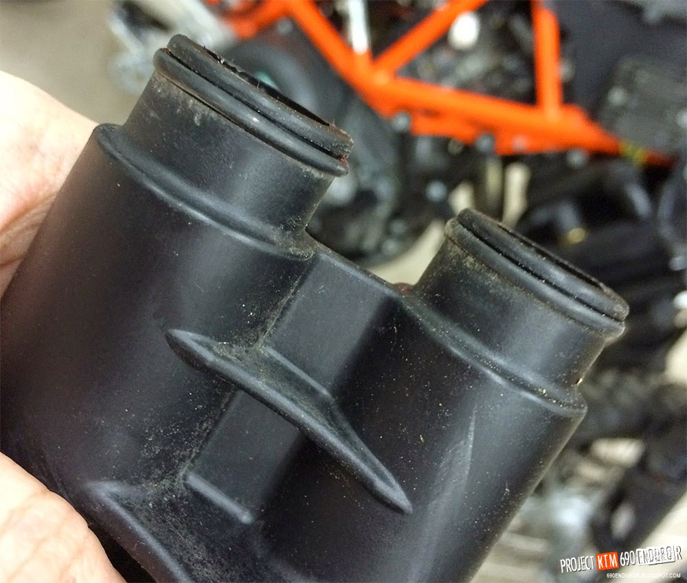 project KTM 690 Enduro R Removing KTM 690 Enduro R spark plugs