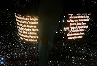 homenagem às vítimas da tragédia no Realengo no show do U2 no Morumbi, dia 09/04/2011 - foto de Renato Luiz Ferreira/AE homenagem às vítimas da tragédia no Realengo no show do U2 no Morumbi, dia 09/04/2011 - foto de Renato Luiz Ferreira/AE