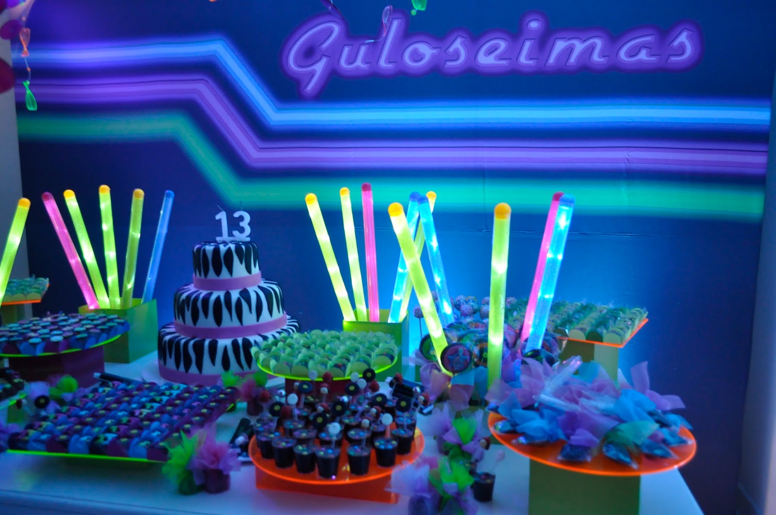 decoracao festa neon:Para a turma que quer dançar esse tema é uma ótima opção. decoracao festa neon:Para a turma que quer dançar esse tema é uma ótima opção.