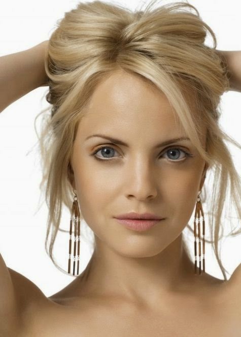 Voorbeelden bruidskapsels half opgestoken The Beautiful