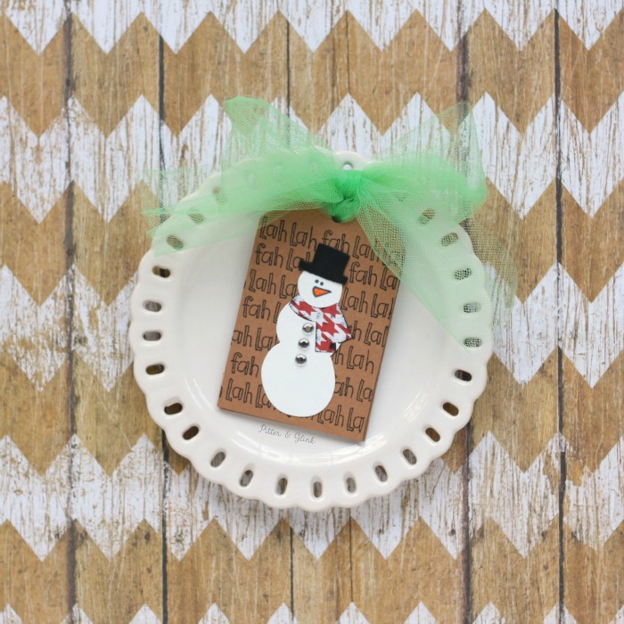 Create this Handmade Snowman Gift Card to add to Christmas gifts. www.pitterandglink.com