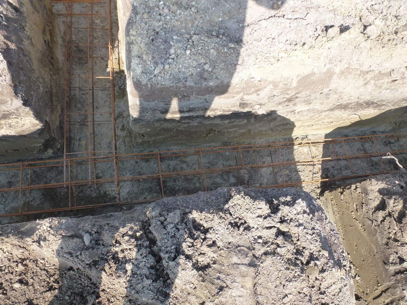 DOSSIER F./ LA FOUILLE EN RIGOLE.