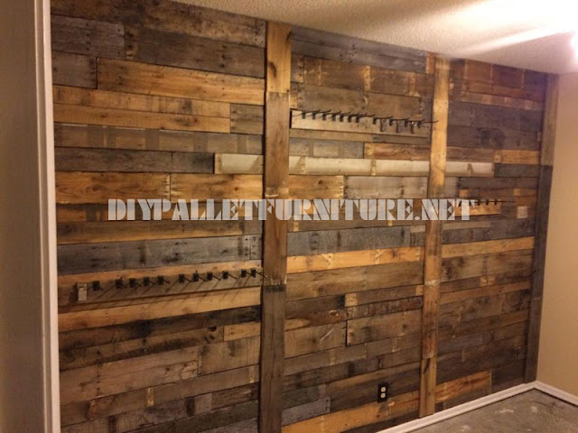 Mueblesdepalets.net: Revestido de pared y colgadores con tablas de palets
