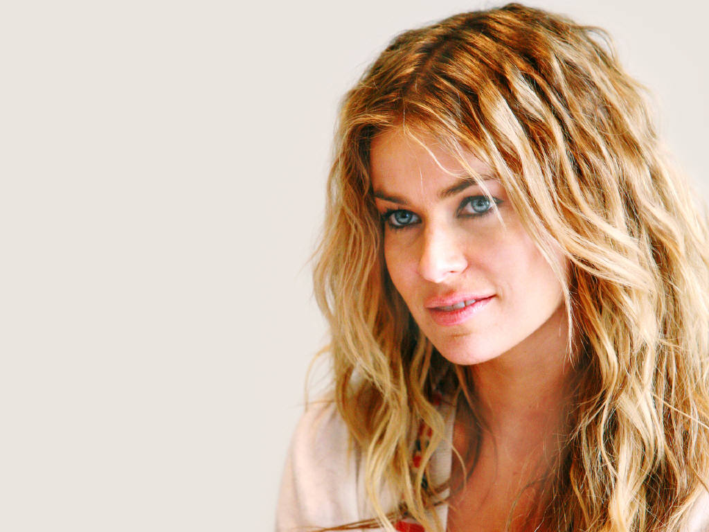 http://2.bp.blogspot.com/-aXsdP2x3pAI/UEWDKEo6fFI/AAAAAAAAAi0/2lQQUl2wOQQ/s1600/Carmen+Electra+Wallpapers+-+9.jpg