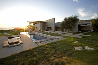 Hermosa casa moderna en la playa Fachada de casa moderna en la playa