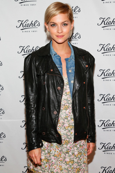 Hairstyle Photo Leigh Lezark Short Straight Cut Hairstyle Lookbook
