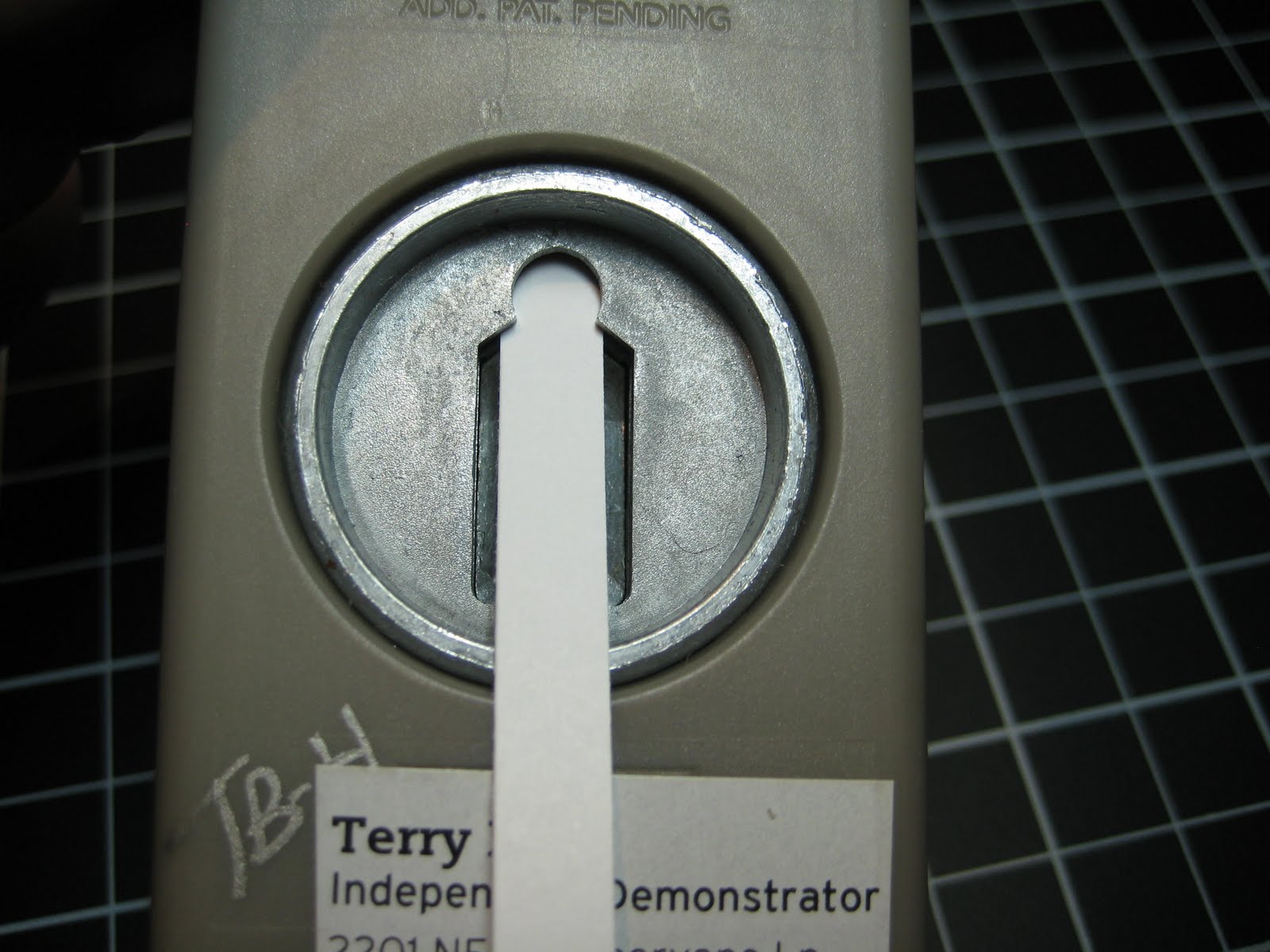 Goin' Over The Edge Photo tutorial How to make a longer tag with the