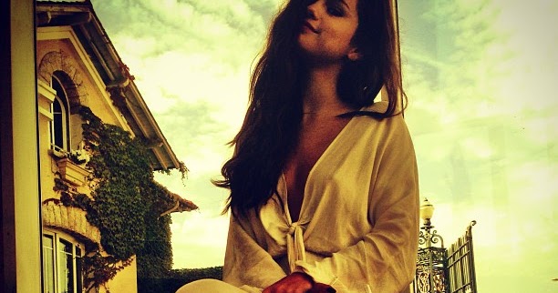 Tween Music: In your dreams Selena Gomez nip slip Almost but not quite