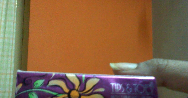 TIPS &TOES MOISTURIZING LIPSTICK WITH SPF