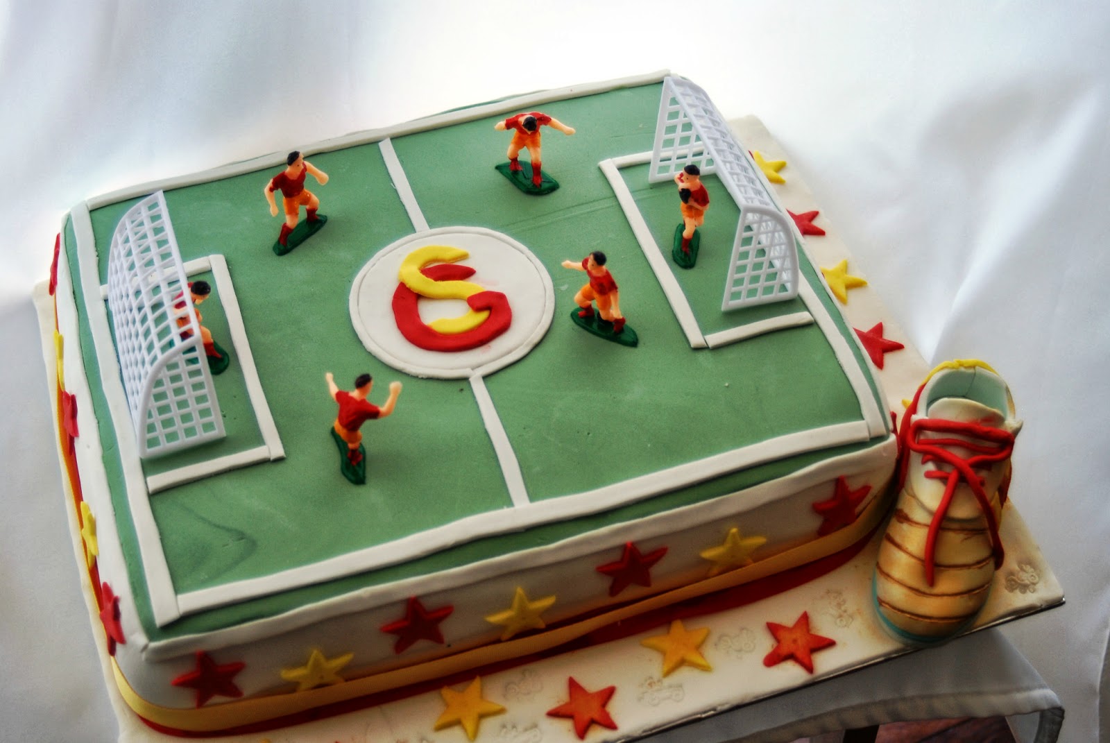 PASTA SEPETİ FUTBOL SAHASI PASTASI