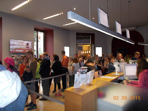 Queue for purchasing tickets for "SPANISH RIDING SCHOOL" in Hofburg Palace premises.