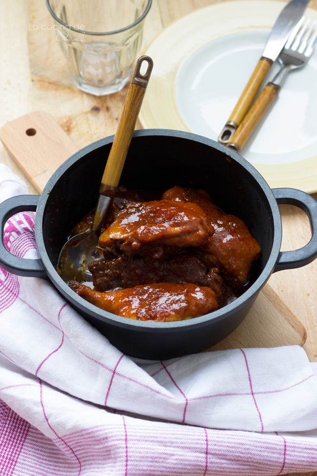 Pollo En Salsa Harissa Y Agua De Rosas
