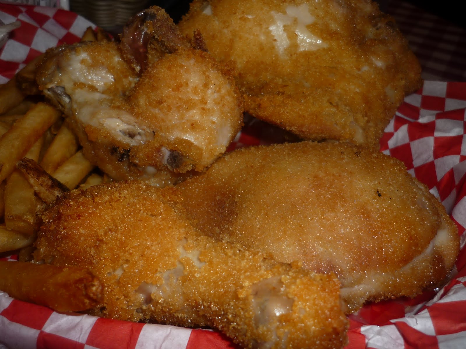 Smokin' Chokin' and Chowing with the King Dell Rhea's Chicken Basket