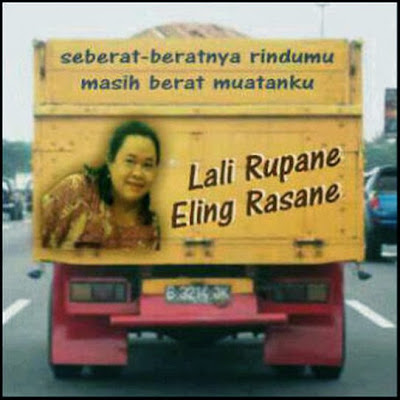 SLOGAN LUCU DI BELAKANG MOBIL TRUCK