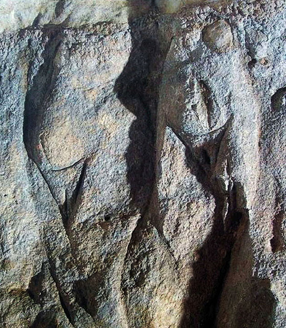 Females and Vulva figurines - Upper -Paleolithic rock shelter site, Magdalenian cultural , ca 14.000 BP, found 2008, at Cave of Roc-aux-Sorciers, France 