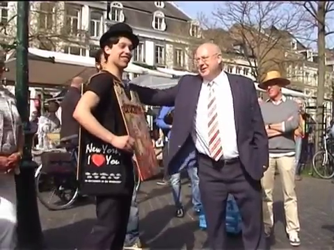 Video : De opening van de eerste antiekmarkt door wethouder John Aarts