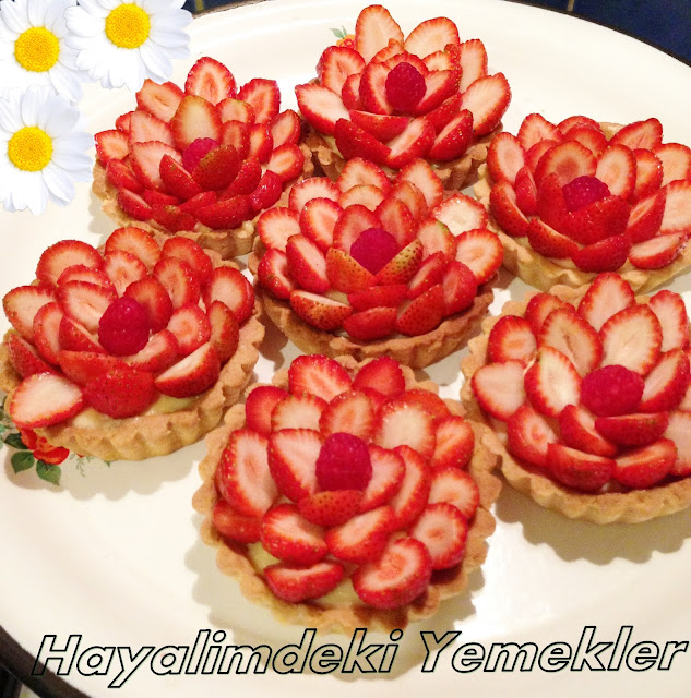 resimli Çilekli Tart tarifi