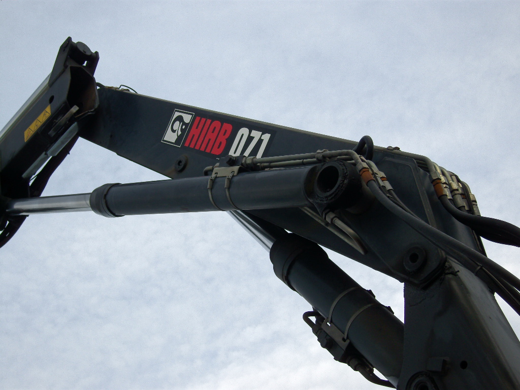 Hiab 0712 with Hydraulic Winch , Remote control ,Top of the range