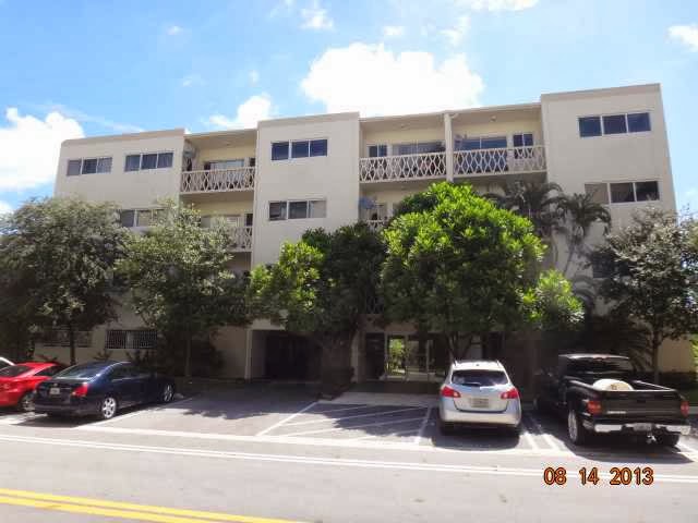 Apartamento em Área de Prestígio de Bay Harbor Islands, Flórida $178,500