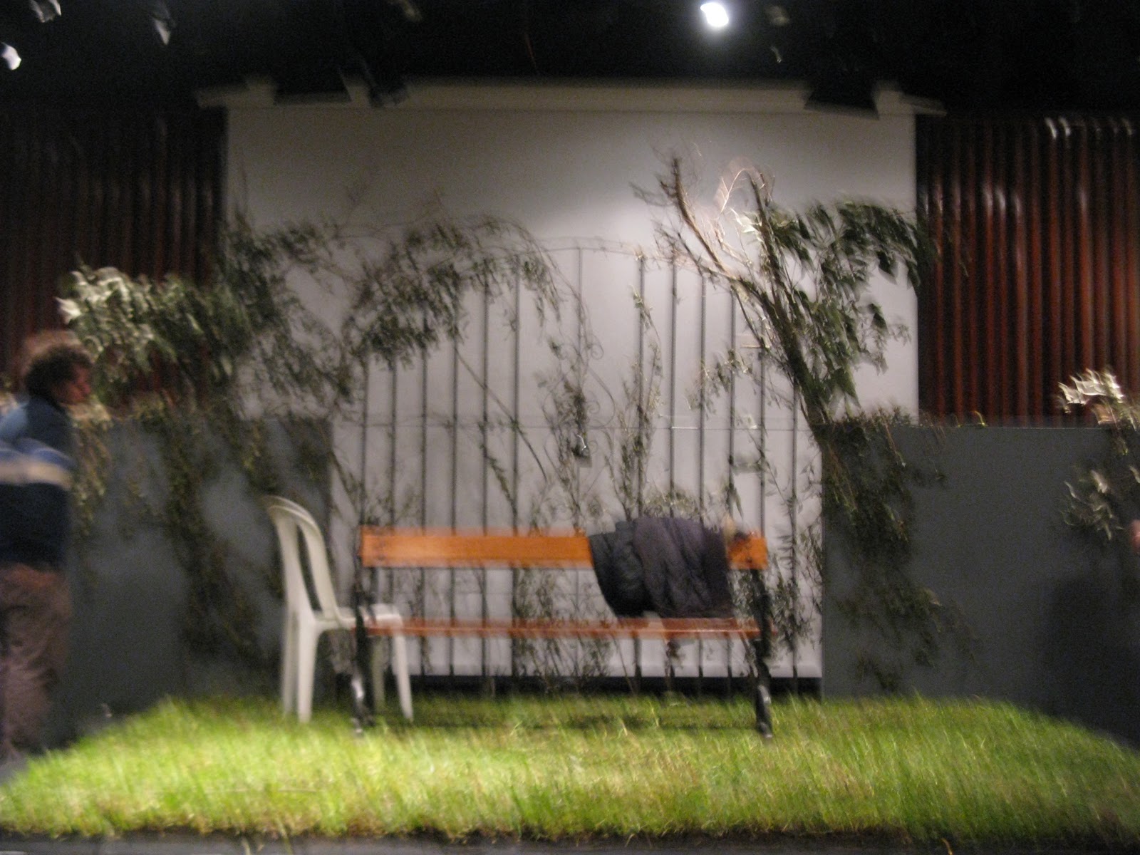 CARLOS GARCIA-GODOS CACERES.: EL JARDIN (escenografia)